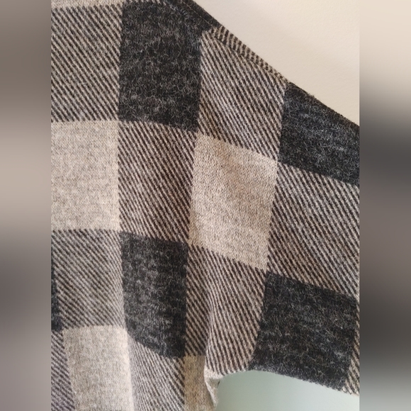 Periphery Check Asymmetrical Top Size Small - Picture 6 of 7